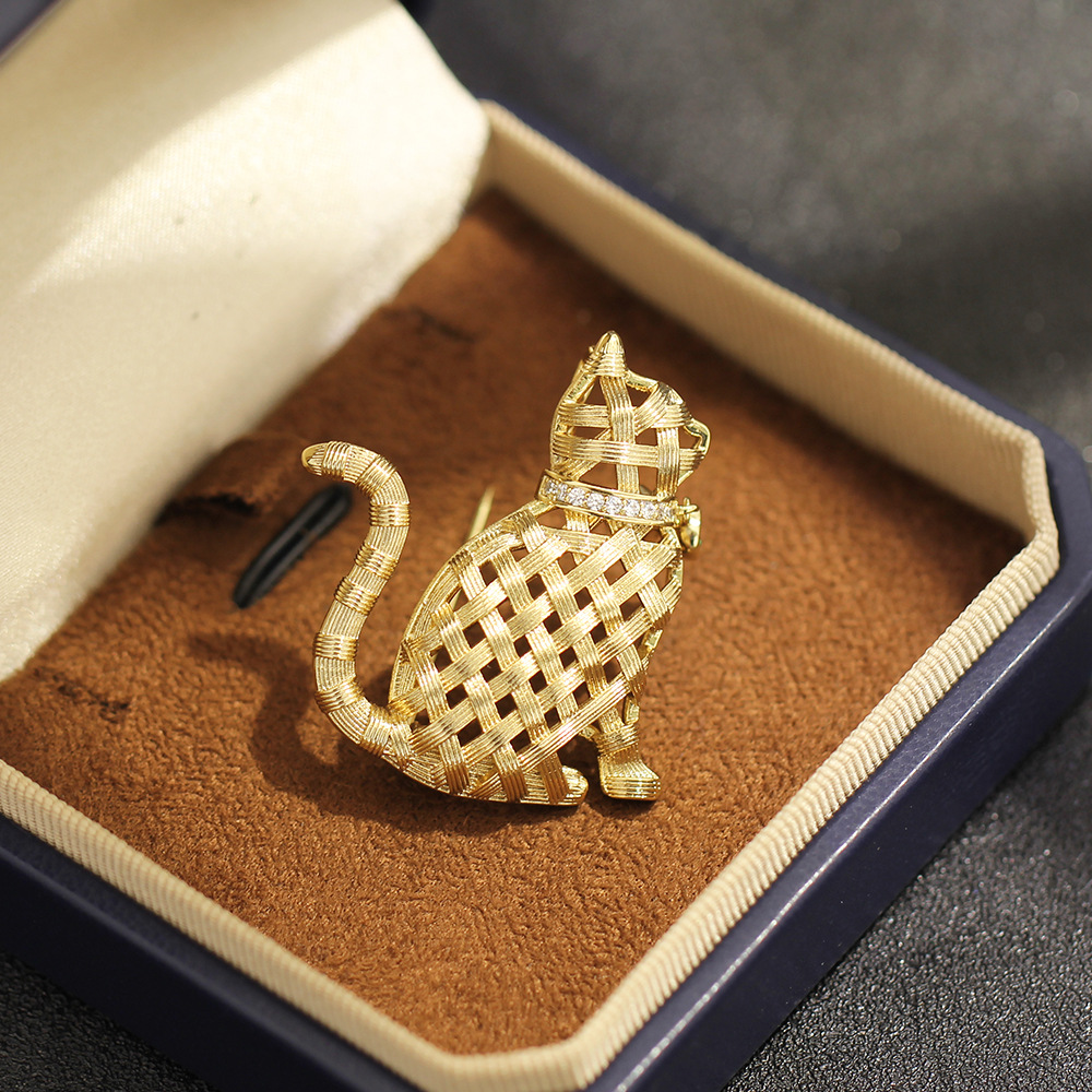 Kompilacja Design Sense: Złota – Brooch Pin Gold recenzja i cena